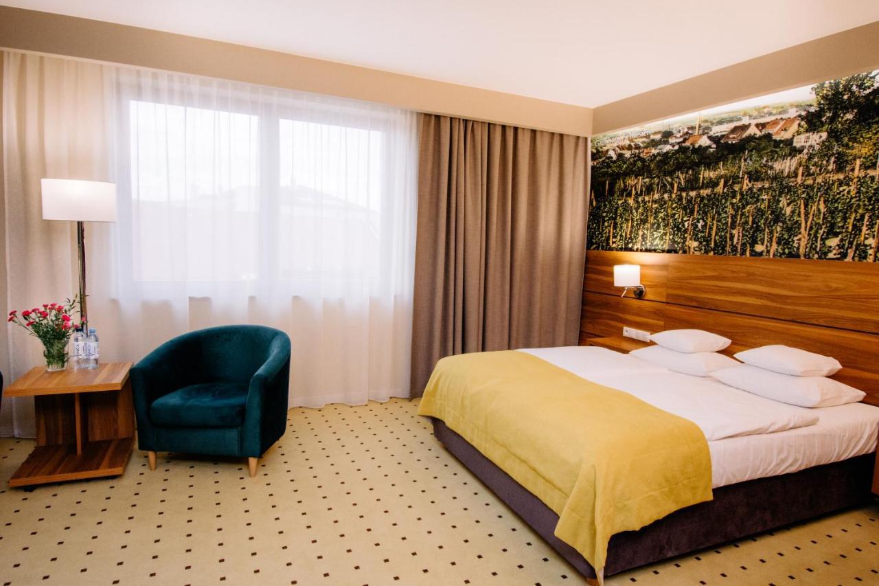 Ruben Hotel Zielona Gora Bagian luar foto