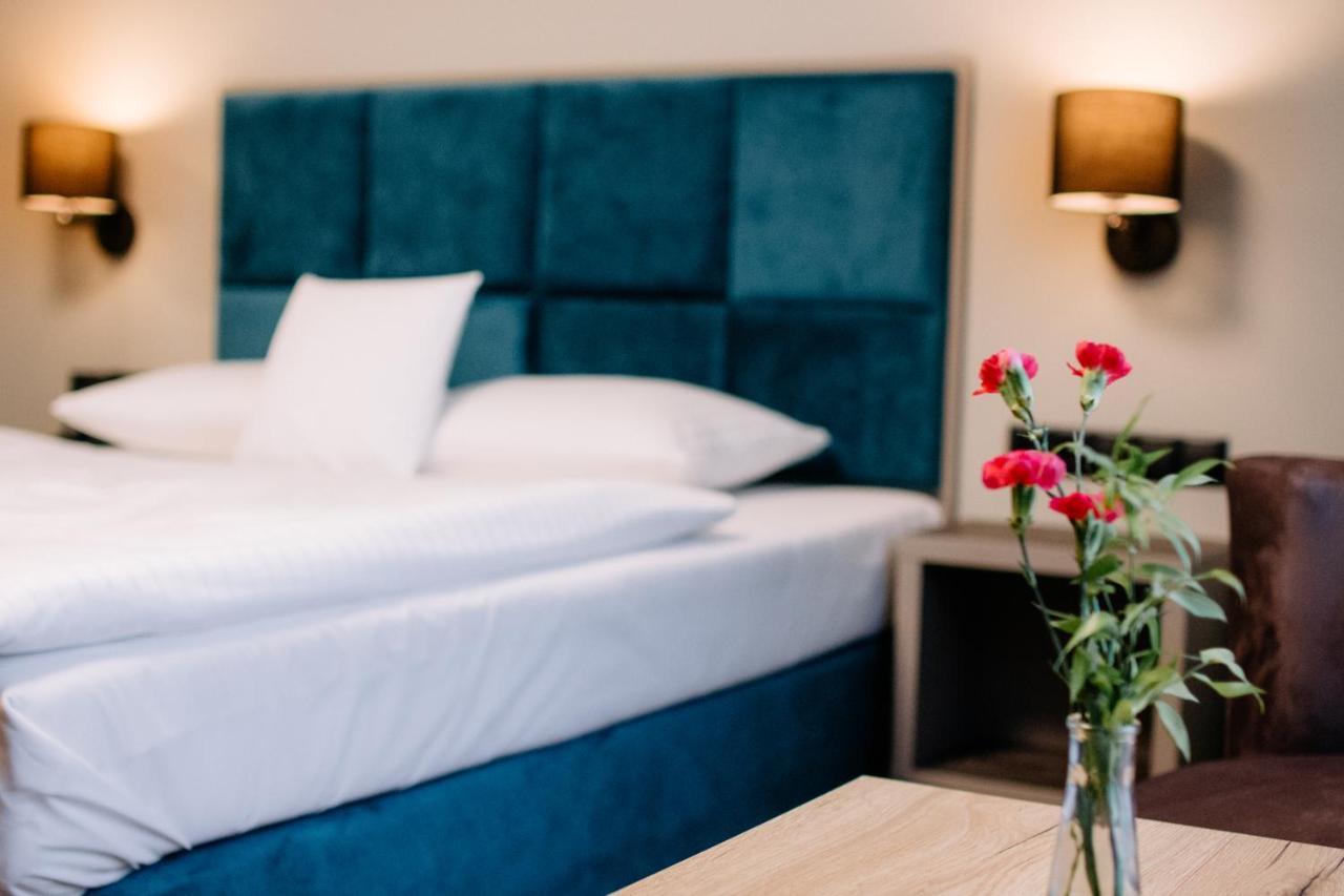 Ruben Hotel Zielona Gora Bagian luar foto