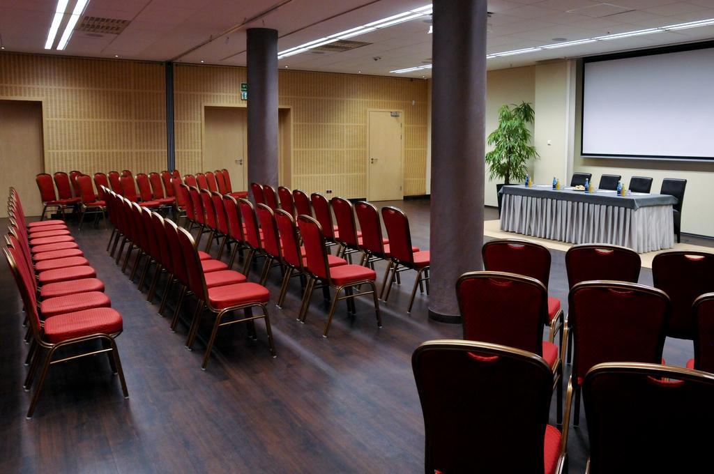 Ruben Hotel Zielona Gora Bagian luar foto